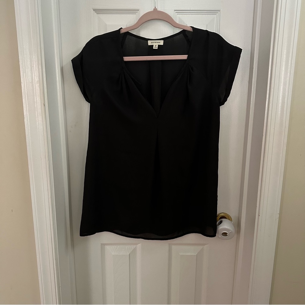 Max Studio Black V neck blouse size XS